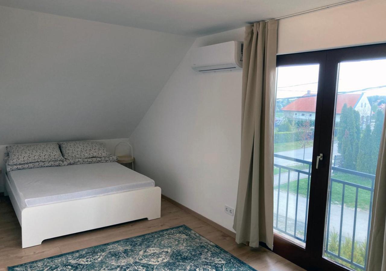 Karadi Apartman Zánka Buitenkant foto