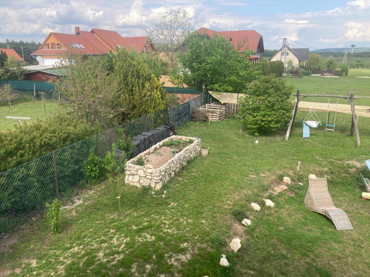 Karadi Apartman Zánka Buitenkant foto